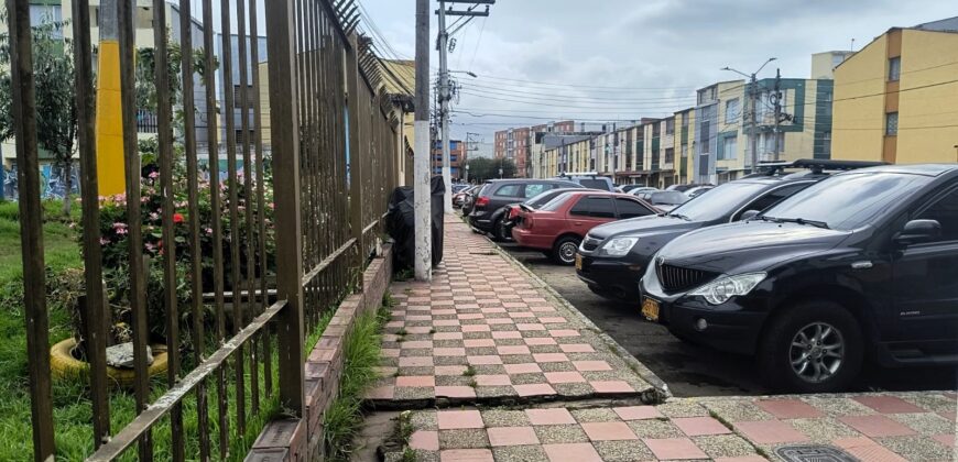 CASA VILLAS DE GRANADA (CALLE 80)