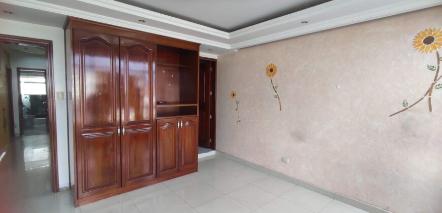 VENDO CASA AMPLIA VILLA LUZ