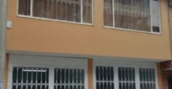 CASA EN ALAMOS (BOSQUES DE MARIANA)