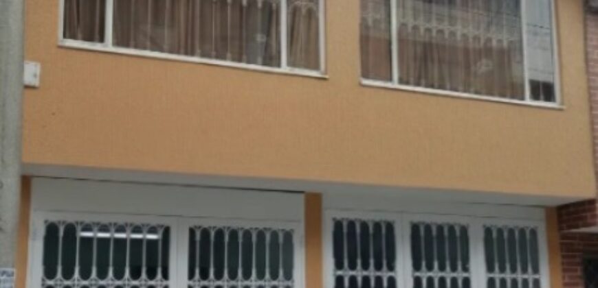 CASA EN ALAMOS (BOSQUES DE MARIANA)